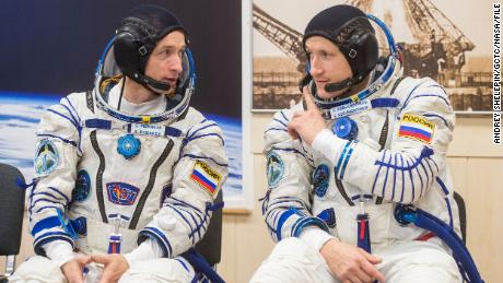 La passeggiata spaziale russa aiuta a preparare una stazione spaziale per una nuova unità
