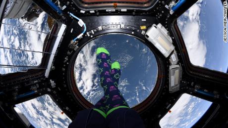 L'astronauta Jessica Meir celebra Hanukkah dallo spazio e da qualsiasi altra parte