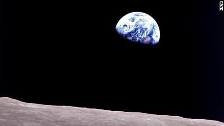 Sono passati 50 anni da quando l'Apollo 8 ha unito il mondo fratturato